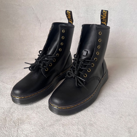 Dr Martens Boots Unisex Black Combat  Smooth Leather Lace Up Shoes Sz  10W / 9M - Picture 1 of 10